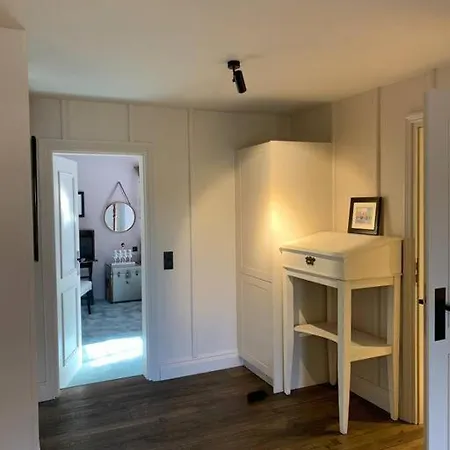 Gemuetliches Kamin Loft Mit Kleinem Garten